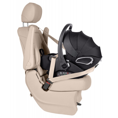 Дитяче автокрісло Carrello Vega Absolute Black